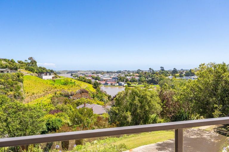Photo of property in 8 Wairere Road, Bastia Hill, Whanganui, 4500