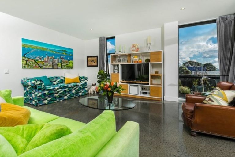 Photo of property in 15 Cochrane Road, Hobsonville, Auckland, 0616