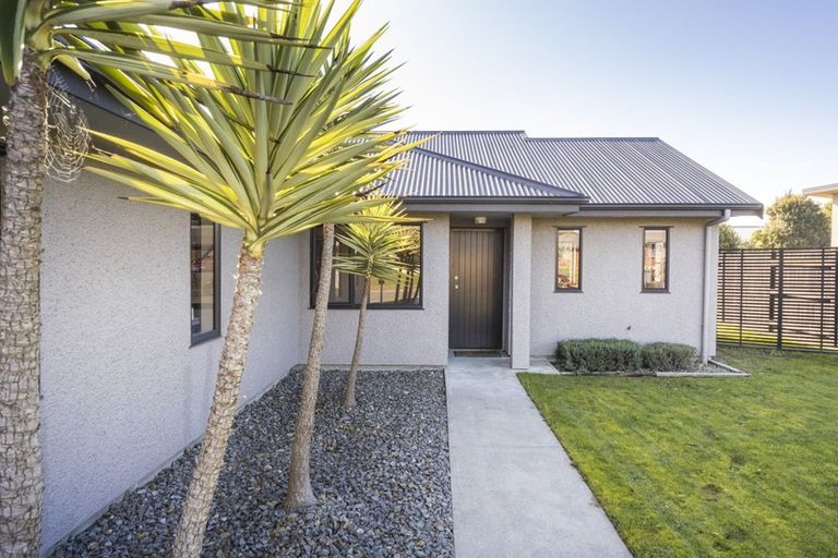 Photo of property in 17 Walnut Grove, Kelvin Grove, Palmerston North, 4414