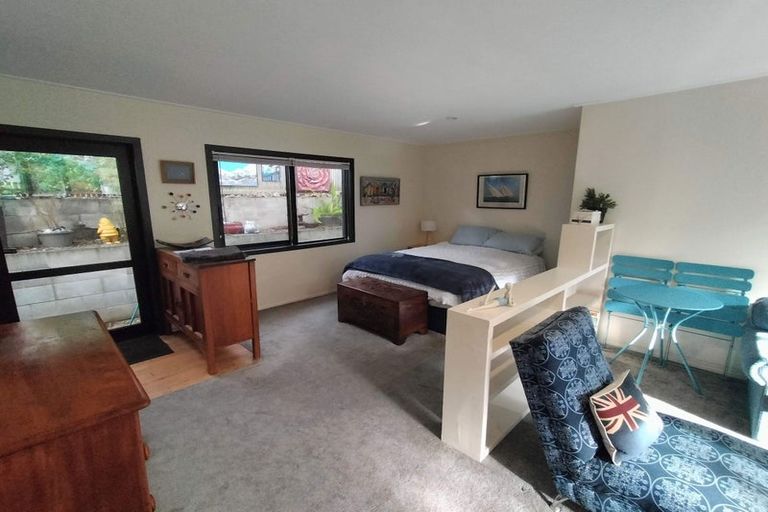 Photo of property in 261 Karaka Bay Road, Karaka Bays, Wellington, 6022