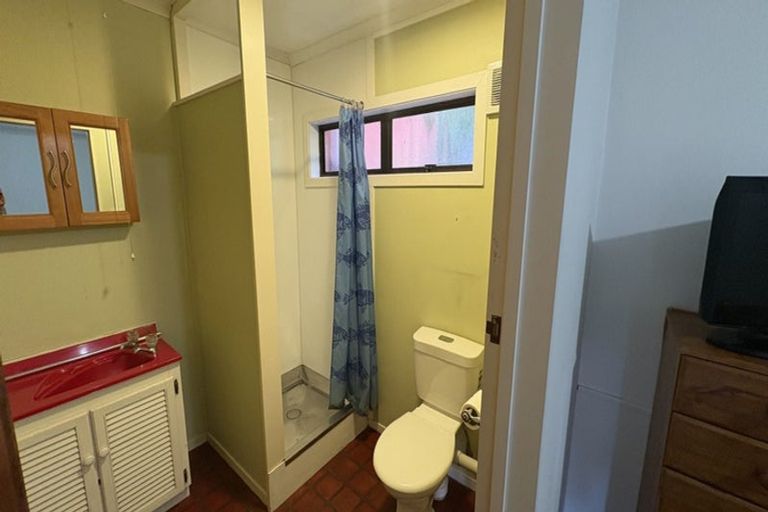 Photo of property in 4b Spencer Place, Merrilands, New Plymouth, 4312