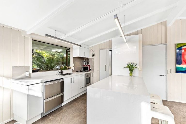 Photo of property in 2/12 Westbourne Road, Murrays Bay, Auckland, 0630