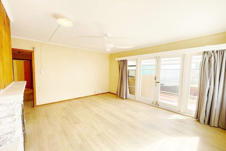 Photo of property in 35 Exmouth Road, Northcote, Auckland, 0627