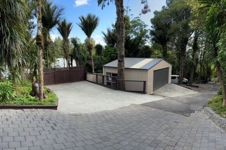 Photo of property in 560 Scenic Drive, Waiatarua, Auckland, 0612