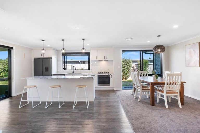 Photo of property in 82 Puhirake Crescent, Pyes Pa, Tauranga, 3112