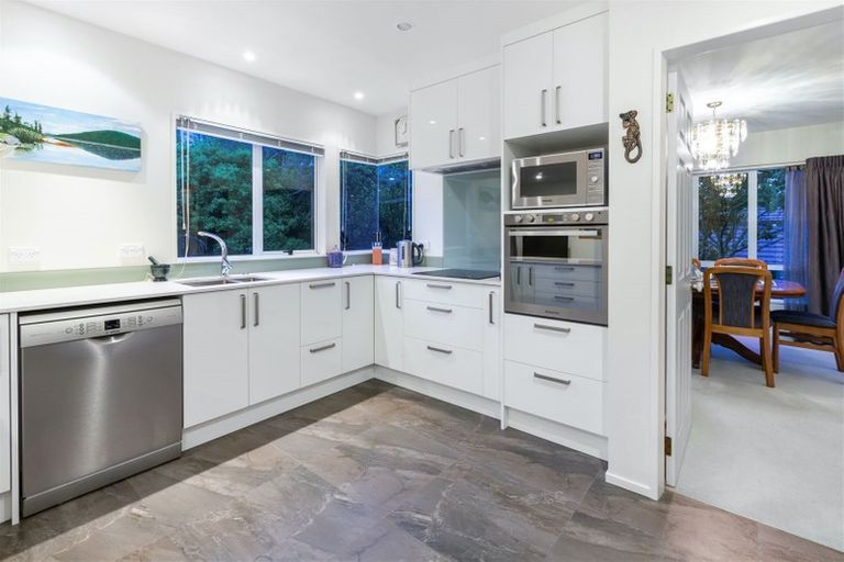 Photo of property in 9 Lanyon Place, Whitby, Porirua, 5024