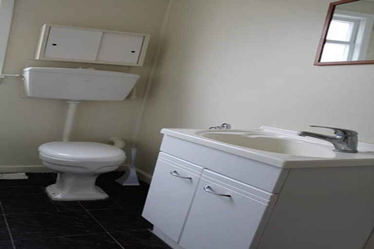 Photo of property in 553 Featherston Street, Roslyn, Palmerston North, 4414