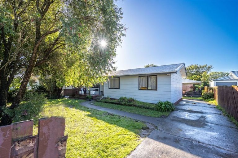 Photo of property in 16 Armada Drive, Ranui, Auckland, 0612