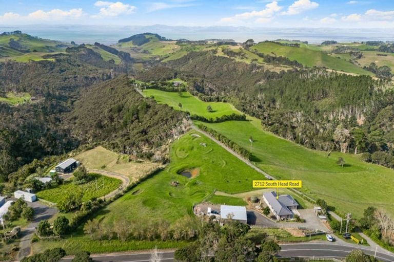 Photo of property in 2712 South Head Road, South Head, Helensville, 0874