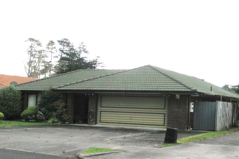 Photo of property in 21 Headcorn Place, Botany Downs, Auckland, 2010
