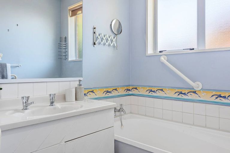 Photo of property in 2/98 Buchanans Road, Hei Hei, Christchurch, 8042