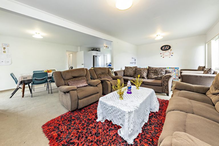 Photo of property in 14 Frobisher Way, Clendon Park, Auckland, 2103