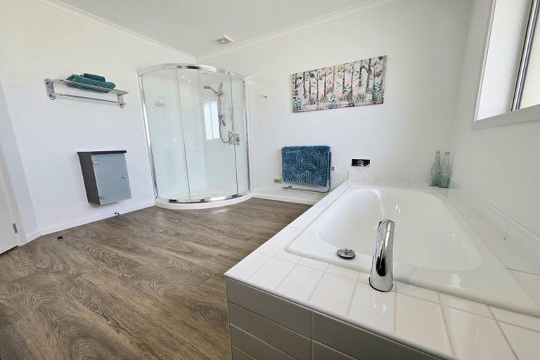 Photo of property in 16 North Ridge Drive, Oamaru North, Oamaru, 9400