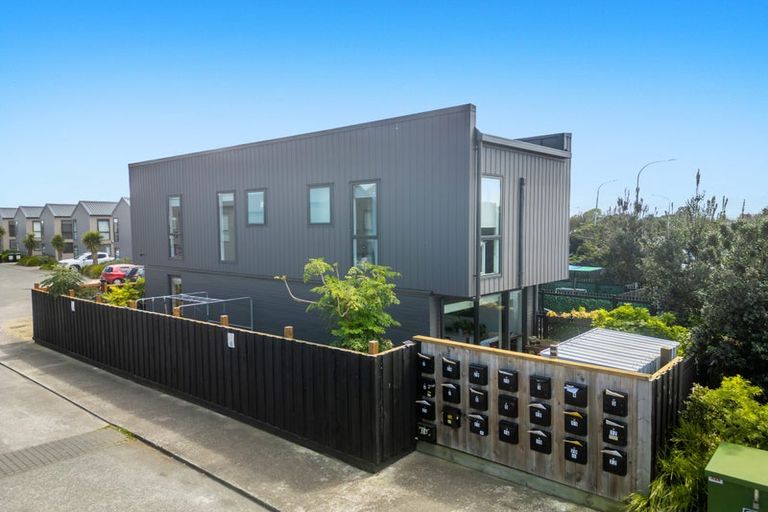 Photo of property in 640a Massey Road, Mangere, Auckland, 2022