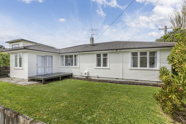 Photo of property in 10 Findlay Street, Tawa, Wellington, 5028