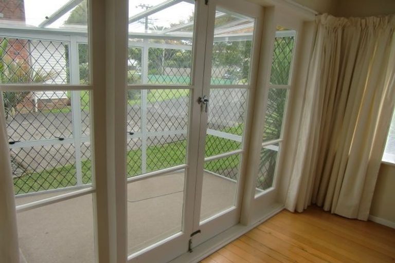 Photo of property in 2/30 Elliott Avenue, Bayview, Auckland, 0629