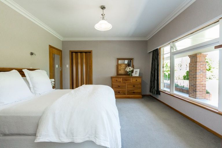 Photo of property in 2 Corwen Place, Mayfair, Hastings, 4122