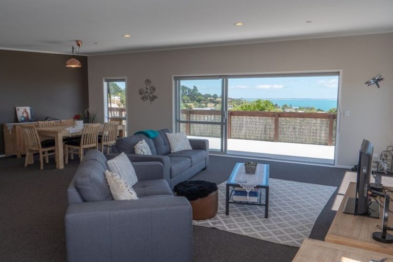 Photo of property in 11 Nancy Wake Place, Cable Bay, 0420