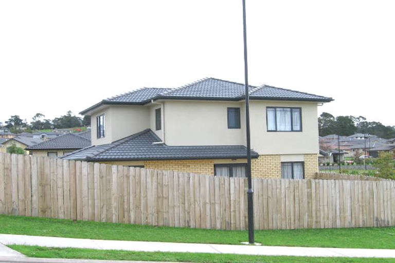 Photo of property in 18 Bibury Avenue, Henderson, Auckland, 0612