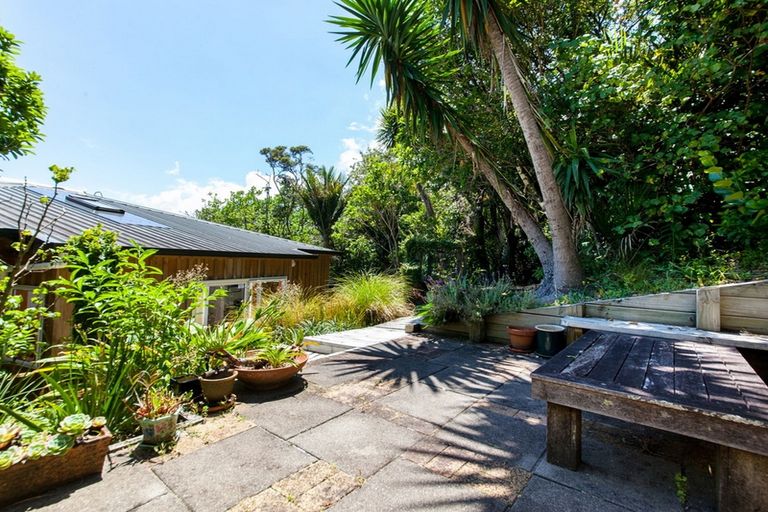 Photo of property in 119 Seaview Road, Piha, New Lynn, 0772