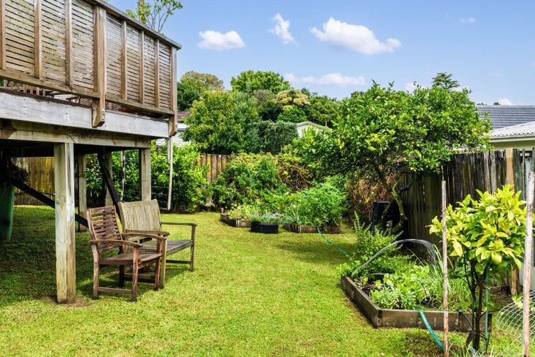 Photo of property in 62 Lynn Road, Bayview, Auckland, 0629