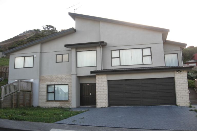 Photo of property in 27 Dress Circle, Newlands, Wellington, 6037