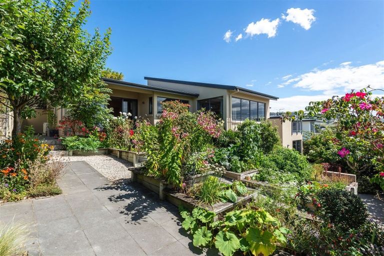 Photo of property in 4 Avery Place, Redcliffs, Christchurch, 8081