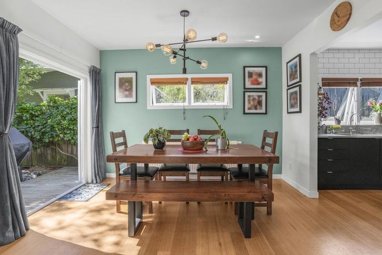 Photo of property in 25 Marine Parade, Eastbourne, Lower Hutt, 5013