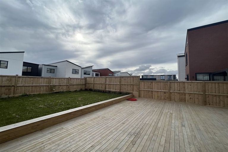 Photo of property in 31 Coast Garden Drive, Hobsonville, Auckland, 0616