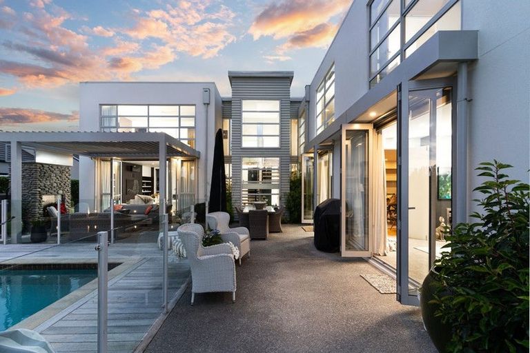 Photo of property in 4 Leabridge Mews, Harewood, Christchurch, 8051