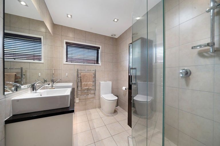 Photo of property in 180 Royal Road, Massey, Auckland, 0614