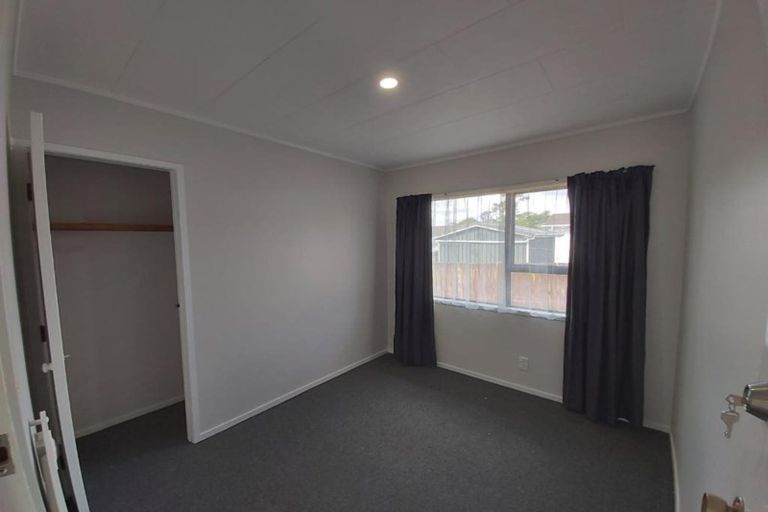 Photo of property in 2/5 Pureora Place, Clendon Park, Auckland, 2103