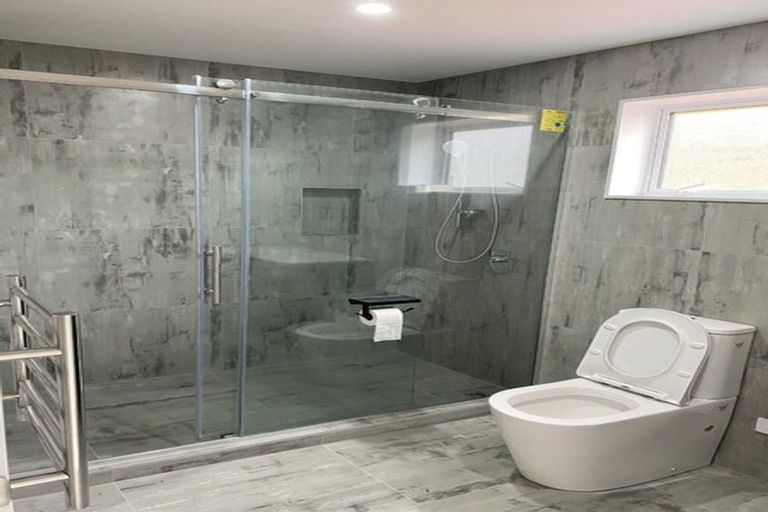 Photo of property in 39b Valley Road, Glenfield, Auckland, 0629