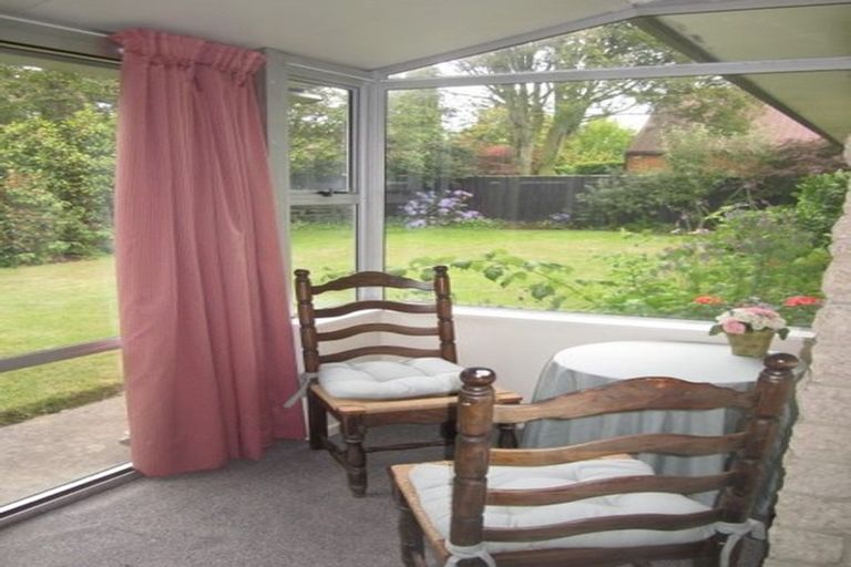 Photo of property in 220 Memorial Avenue, Burnside, Christchurch, 8053
