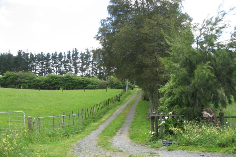 Photo of property in 38 Kanuka Road, Bombay, 2675