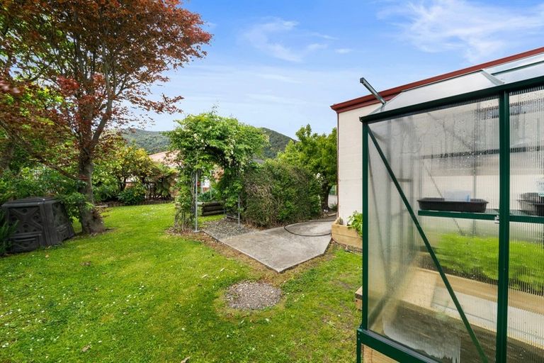 Photo of property in 27 Devon Street, Picton, 7220