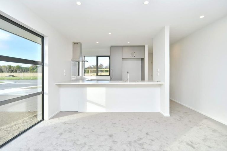 Photo of property in 16 Grey View Grove, Rangiora, 7400