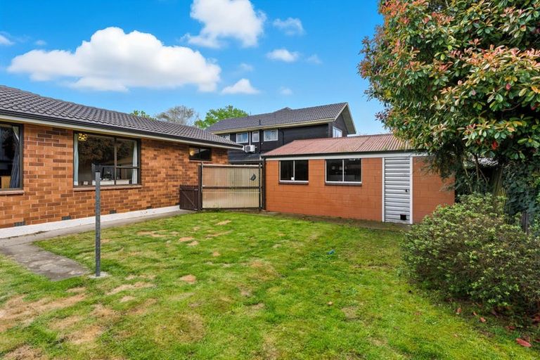 Photo of property in 12 Harkness Place, Avonhead, Christchurch, 8042