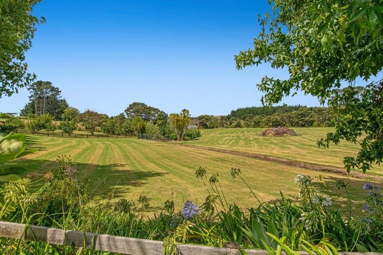 Photo of property in 786 South Head Road, South Head, Helensville, 0874