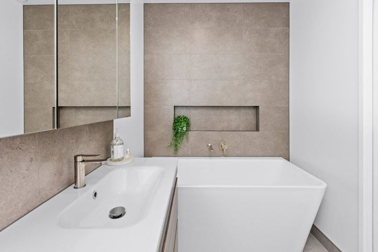 Photo of property in 35 Wynyard Crescent, Tamatea, Napier, 4112