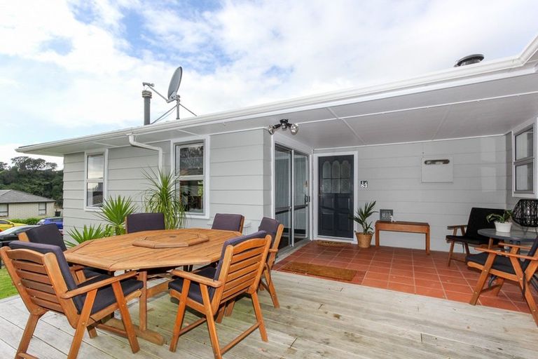 Photo of property in 83 Riversdale Drive, Merrilands, New Plymouth, 4312