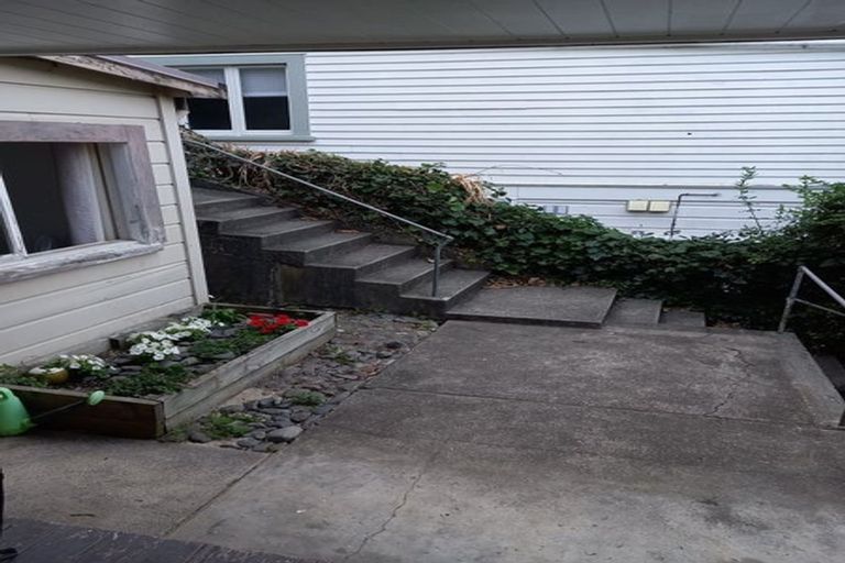 Photo of property in 3 Fitzroy Road, Bluff Hill, Napier, 4110