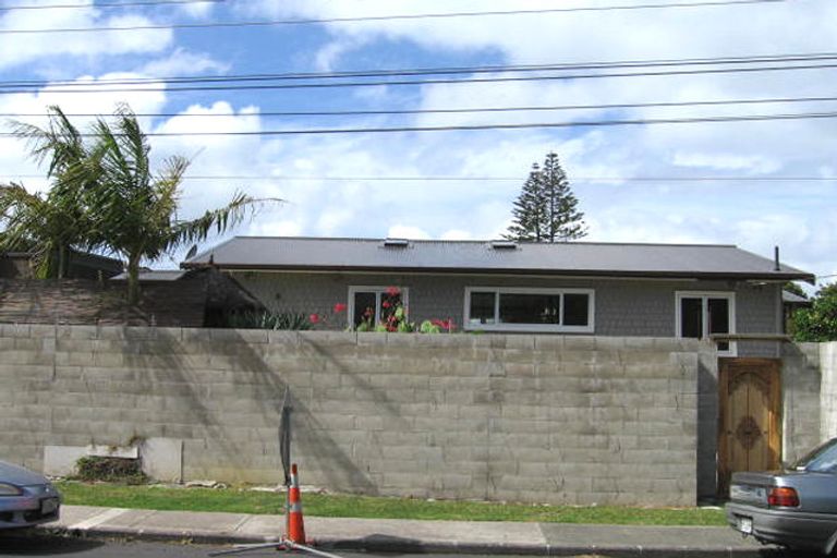 Photo of property in 2/301 Beach Road, Campbells Bay, Auckland, 0630