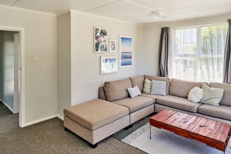 Photo of property in 46 Beauzami Crescent, Ascot Park, Porirua, 5024