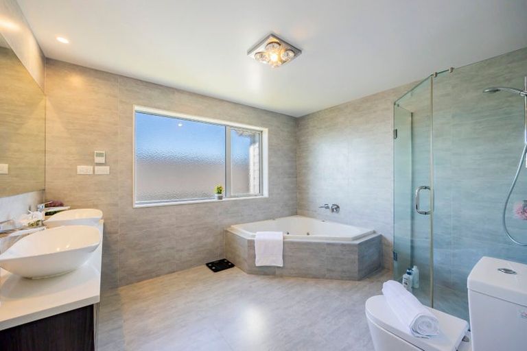 Photo of property in 20 Bearing Parade, Long Bay, Auckland, 0630