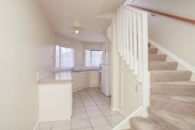 Photo of property in 2/89 Portage Road, New Lynn, Auckland, 0600