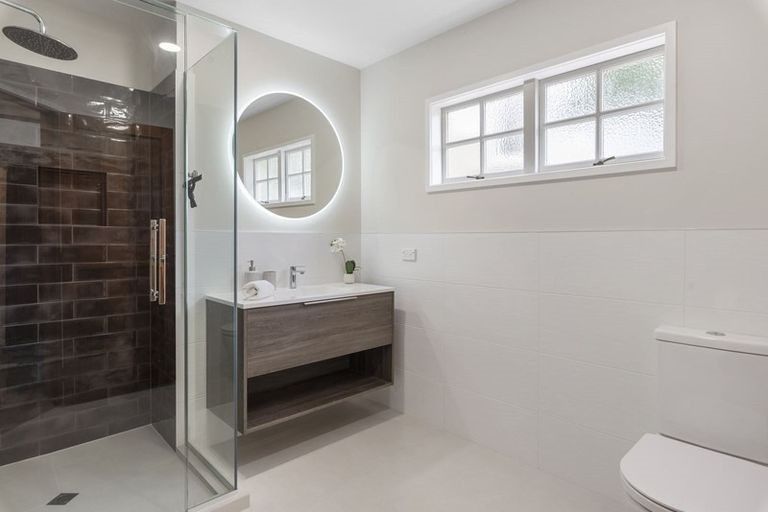 Photo of property in 105 Browns Bay Road, Browns Bay, Auckland, 0630