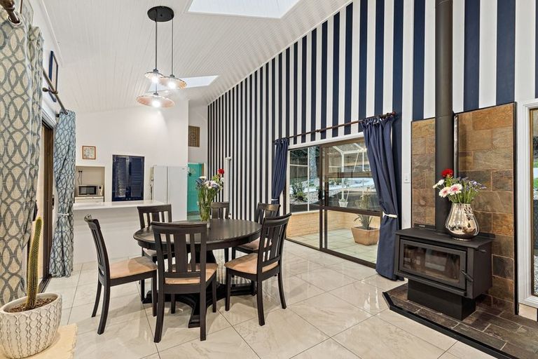 Photo of property in 719 Scenic Drive, Henderson Valley, Auckland, 0612