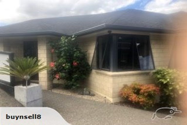 Photo of property in 111 Roberta Crescent, Orewa, 0931
