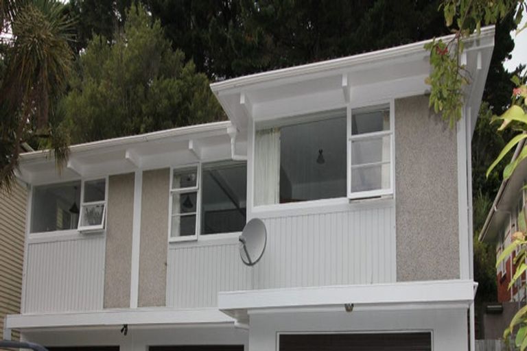 Photo of property in 52 Newlands Road, Newlands, Wellington, 6037